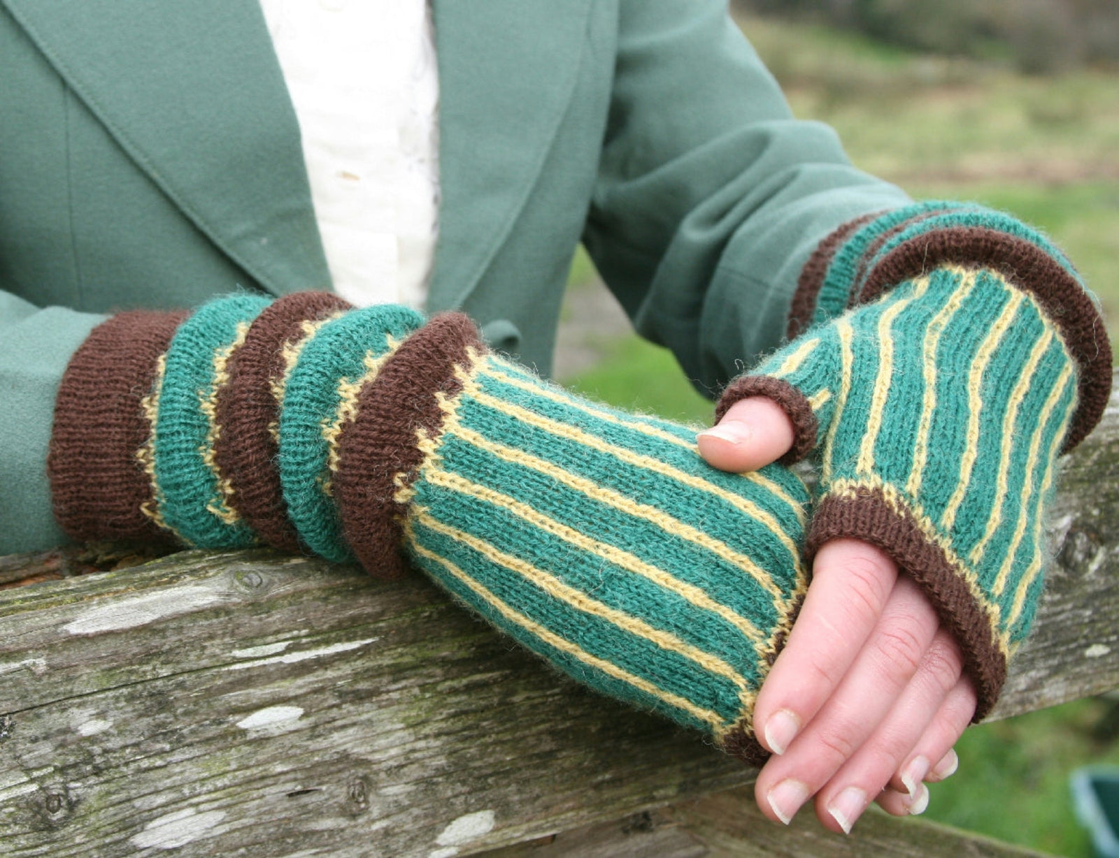 Alconleigh hat and gauntlets