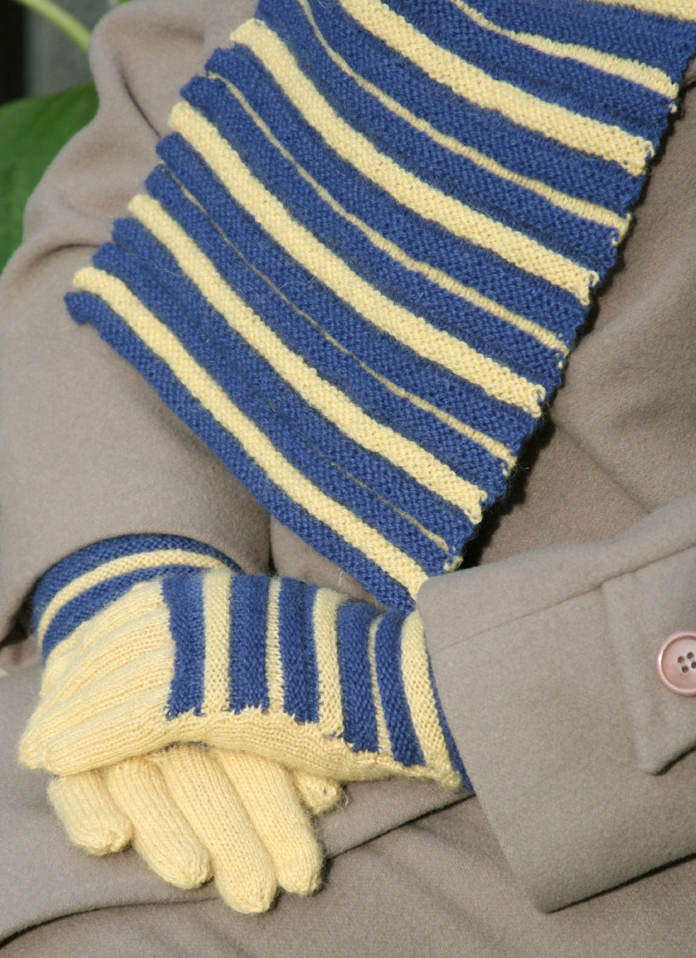 Sporting Affair (gloves and scarf set)