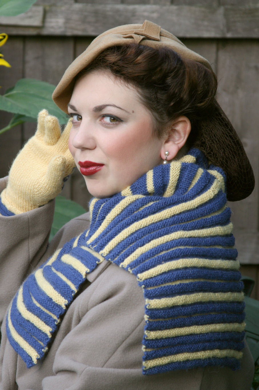 Sporting Affair (gloves and scarf set)